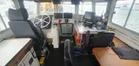 Tàu container để bán