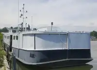 Tàu kéo lưới để bán
