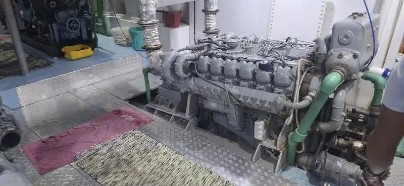 Tàu du lịch để bán