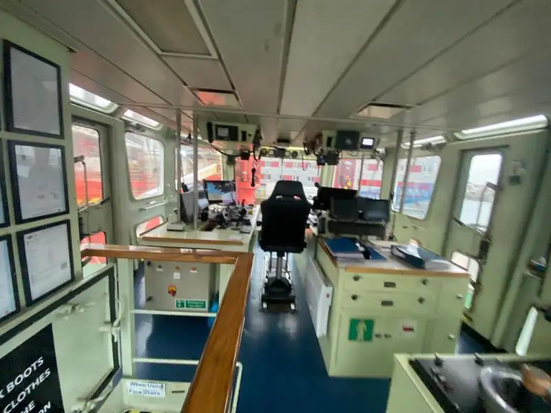 Tàu kéo để bán