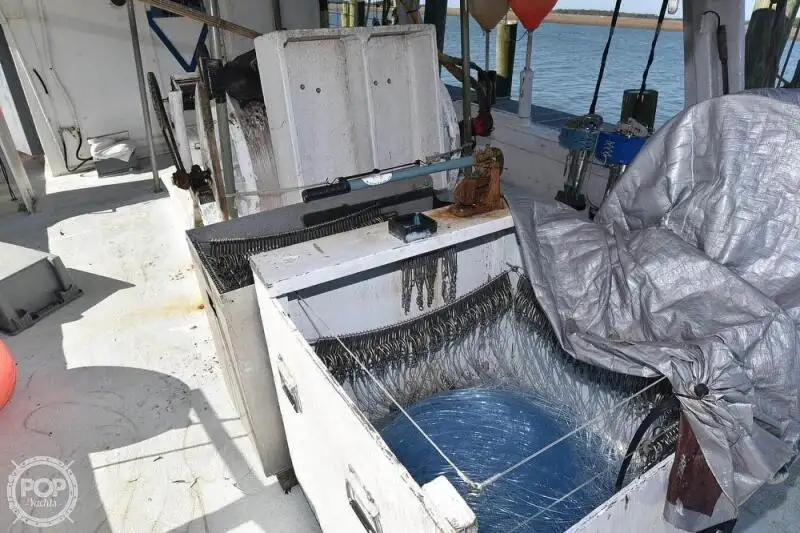 Tàu câu dài để bán