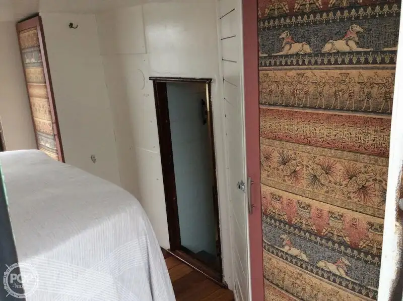 Tàu kéo để bán