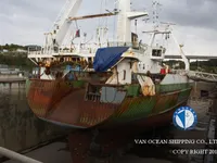 Tàu kéo lưới để bán