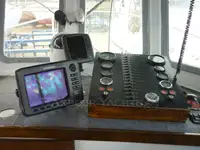 Tàu kéo lưới để bán