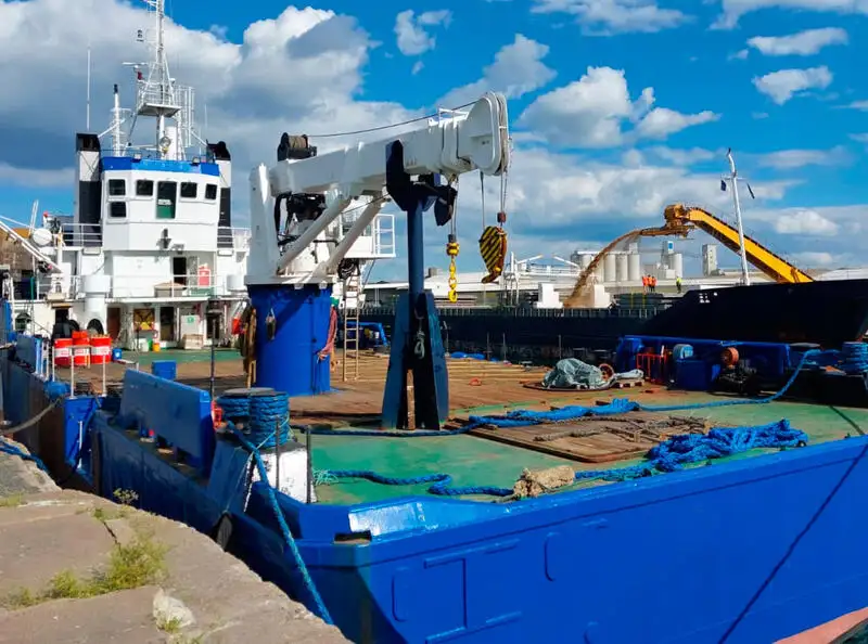 Tàu container để bán