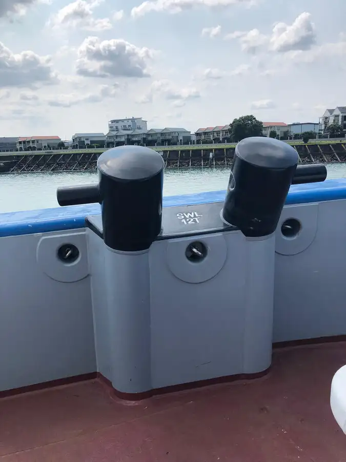 Tàu kéo để bán