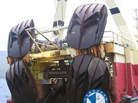 Tàu kéo lưới để bán