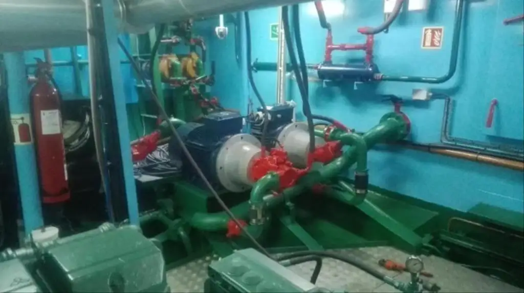 Tàu làm việc để bán