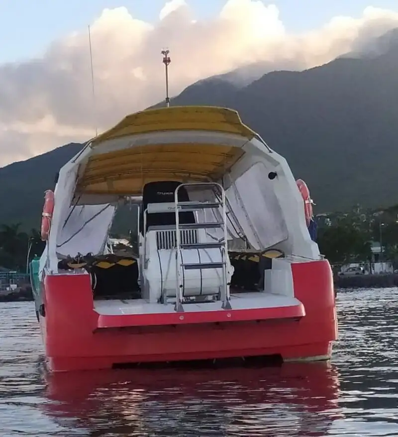 Tàu phà để bán
