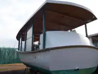 Tàu phà để bán