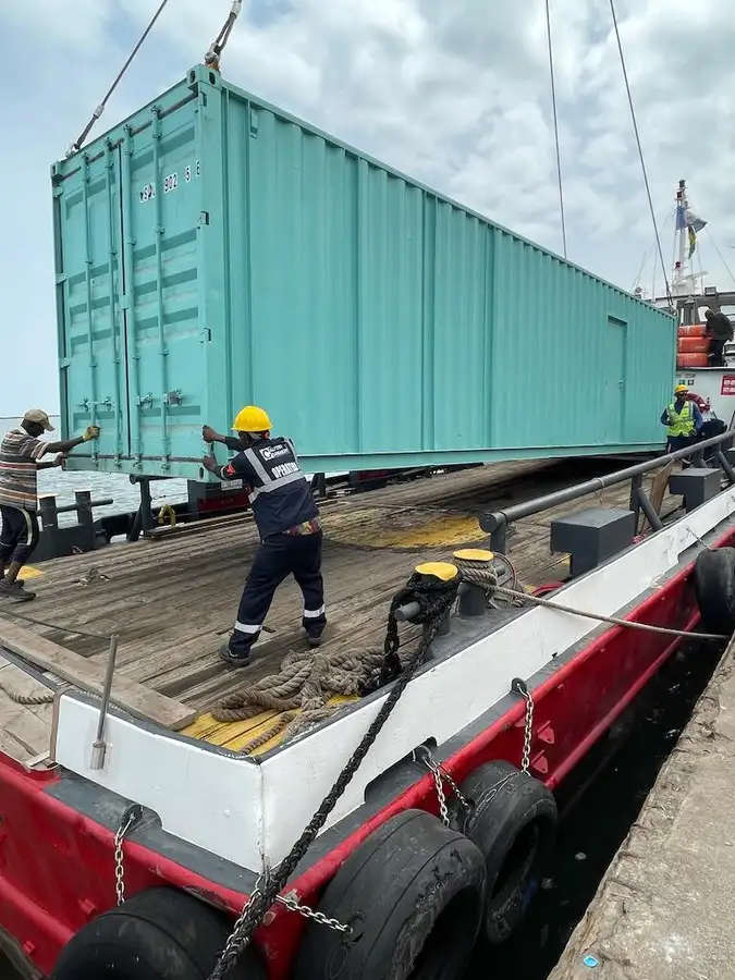 Tàu container để bán