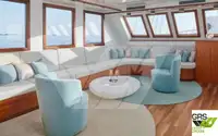 Tàu du lịch để bán