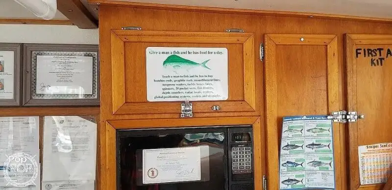 Tàu kéo lưới để bán