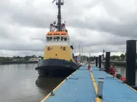 Tàu kéo để bán