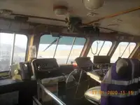 Tàu chở thủy thủ đoàn để bán