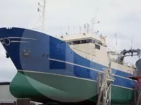 Tàu kéo lưới để bán