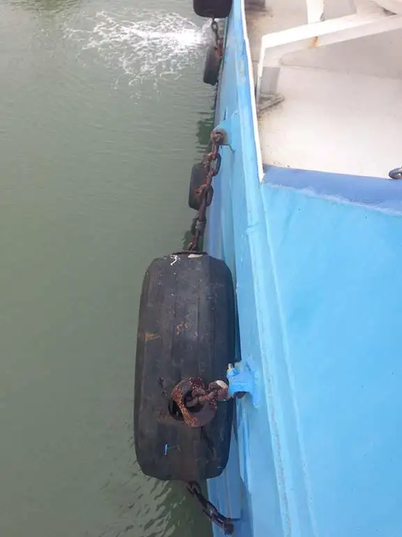 Tàu kéo để bán
