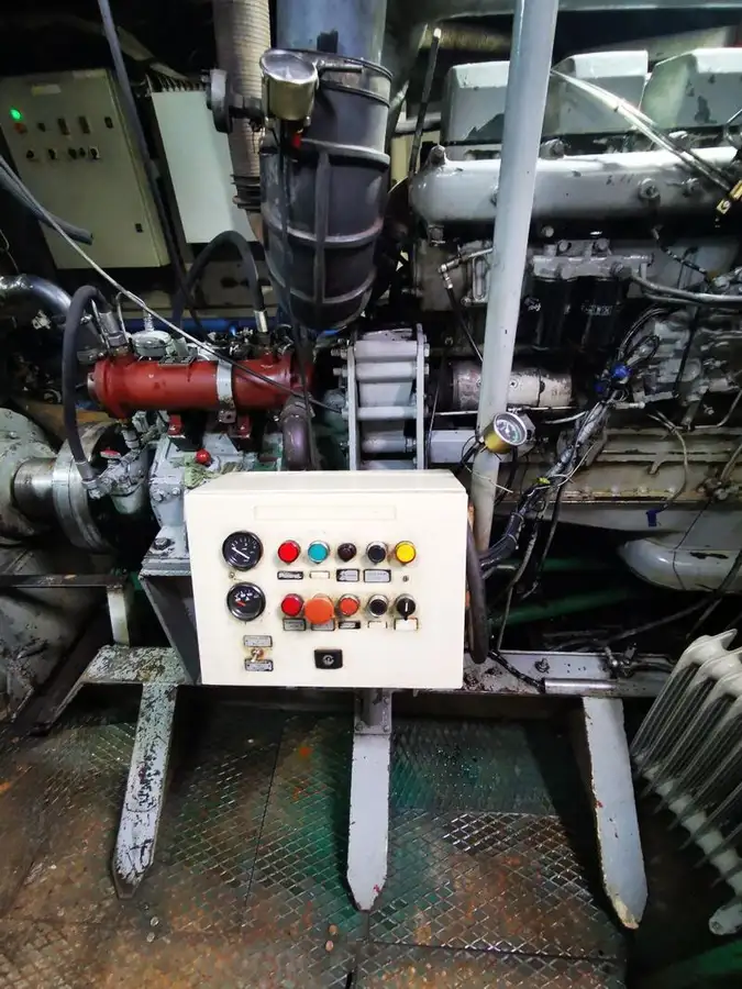 Tàu nạo vét để bán