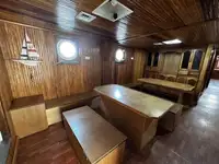 Tàu kéo lưới để bán