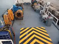 Tàu làm việc để bán