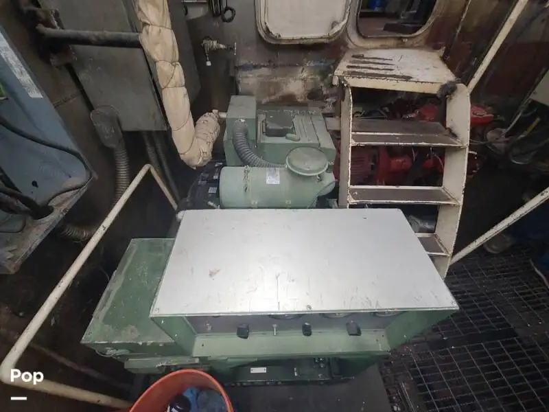Tàu kéo lưới để bán