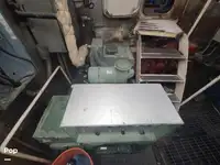 Tàu kéo lưới để bán