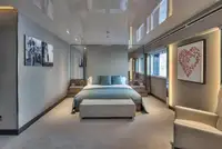 Tàu du lịch để bán