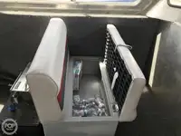 Tàu chở thủy thủ đoàn để bán