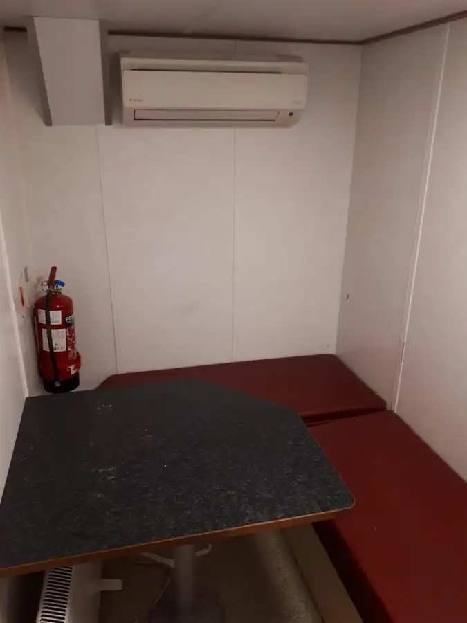 Tàu kéo để bán