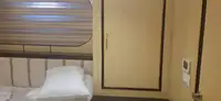Tàu du lịch để bán