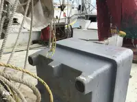 Tàu kéo lưới để bán