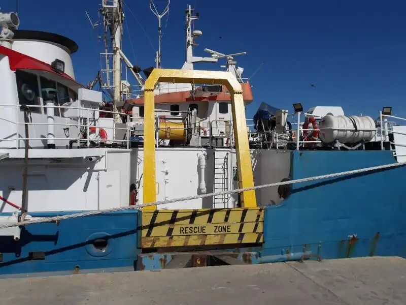 Tàu nghiên cứu để bán