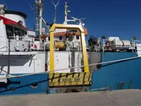 Tàu nghiên cứu để bán
