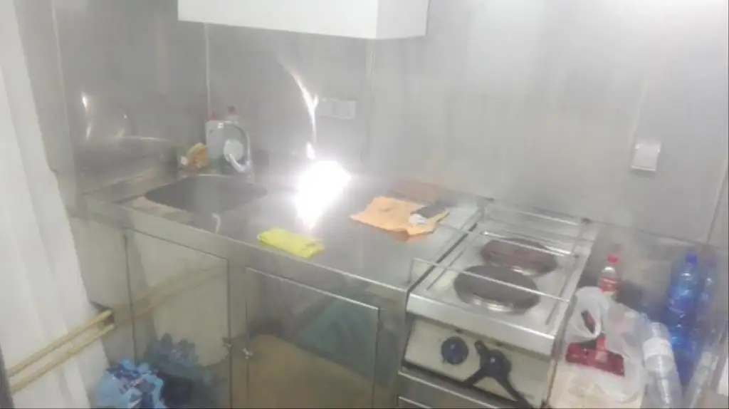 Tàu làm việc để bán