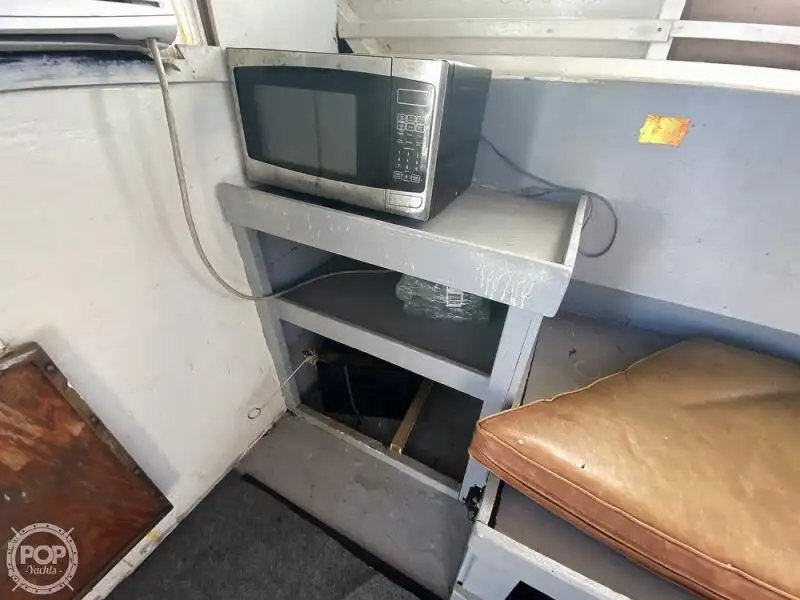 Tàu kéo lưới để bán