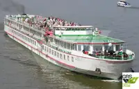 Tàu du lịch rao bán