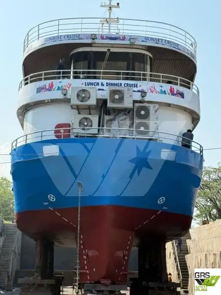 Tàu nhà hàng để bán