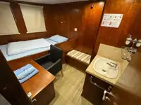 Tàu container để bán