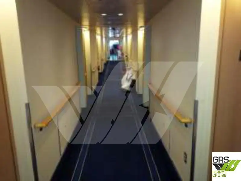 Tàu du lịch để bán