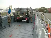 Tàu đổ bộ, chở hàng để bán