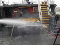 Tàu làm việc để bán