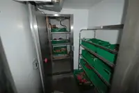 Tàu đổ bộ, chở hàng để bán