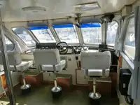 Tàu du lịch để bán