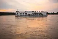 Tàu du lịch để bán
