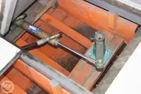 Tàu chế biến cá để bán