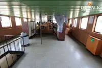 Tàu phá băng để bán