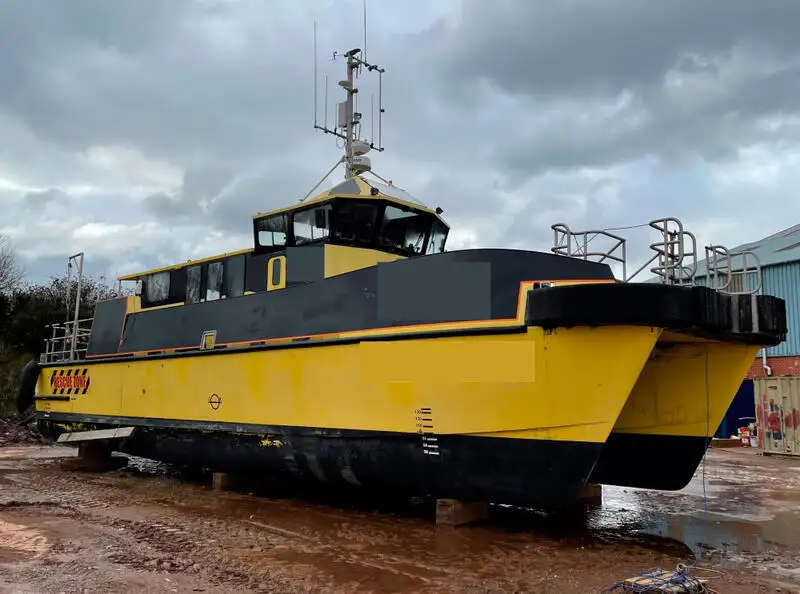 Tàu container để bán