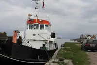 Tàu làm việc để bán