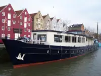 Khách sạn nổi để bán