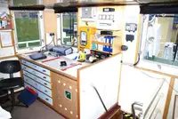 Tàu làm việc để bán